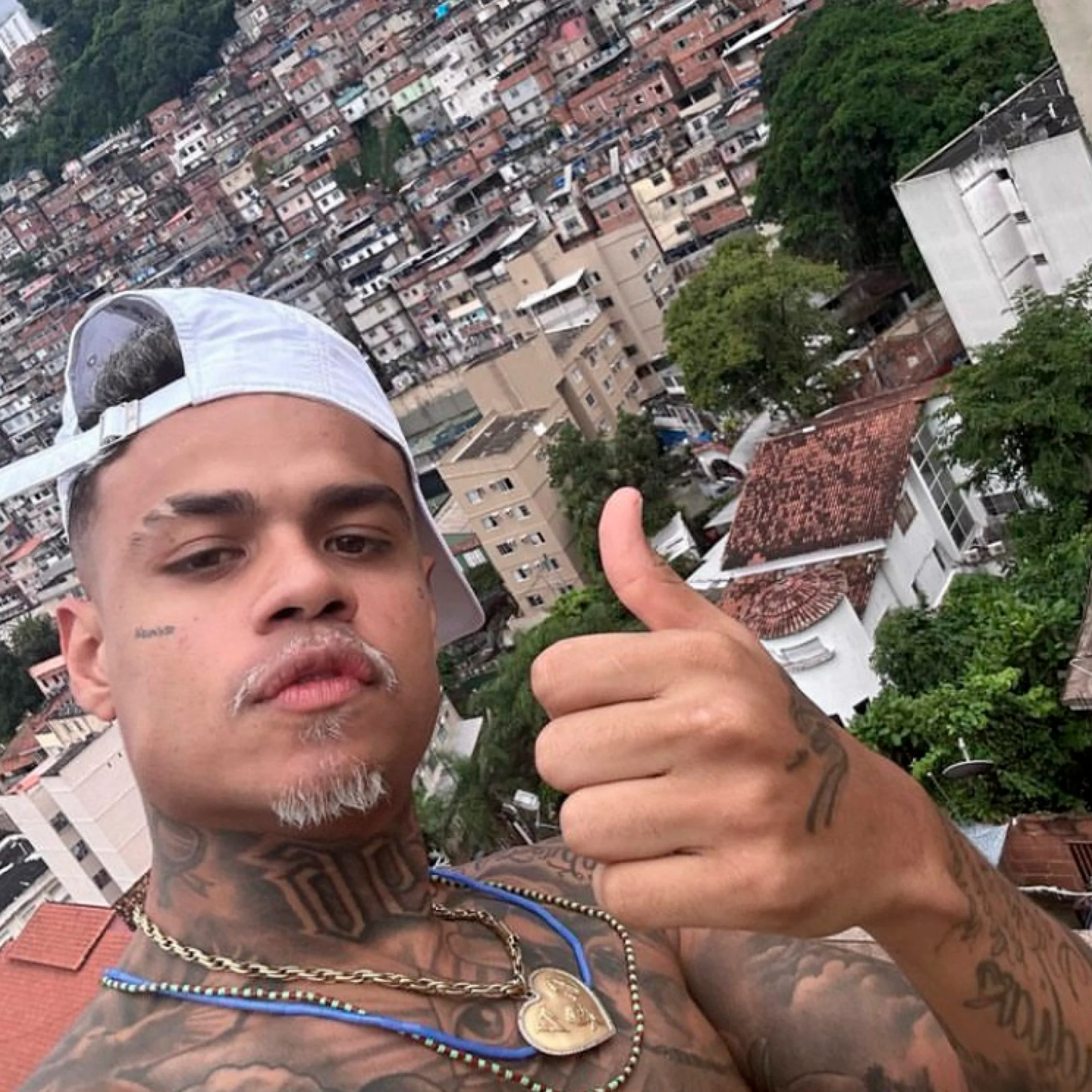 MC Cabelinho se posiciona contra projeto de Lei que tenta silenciar o RAP e o FUNK