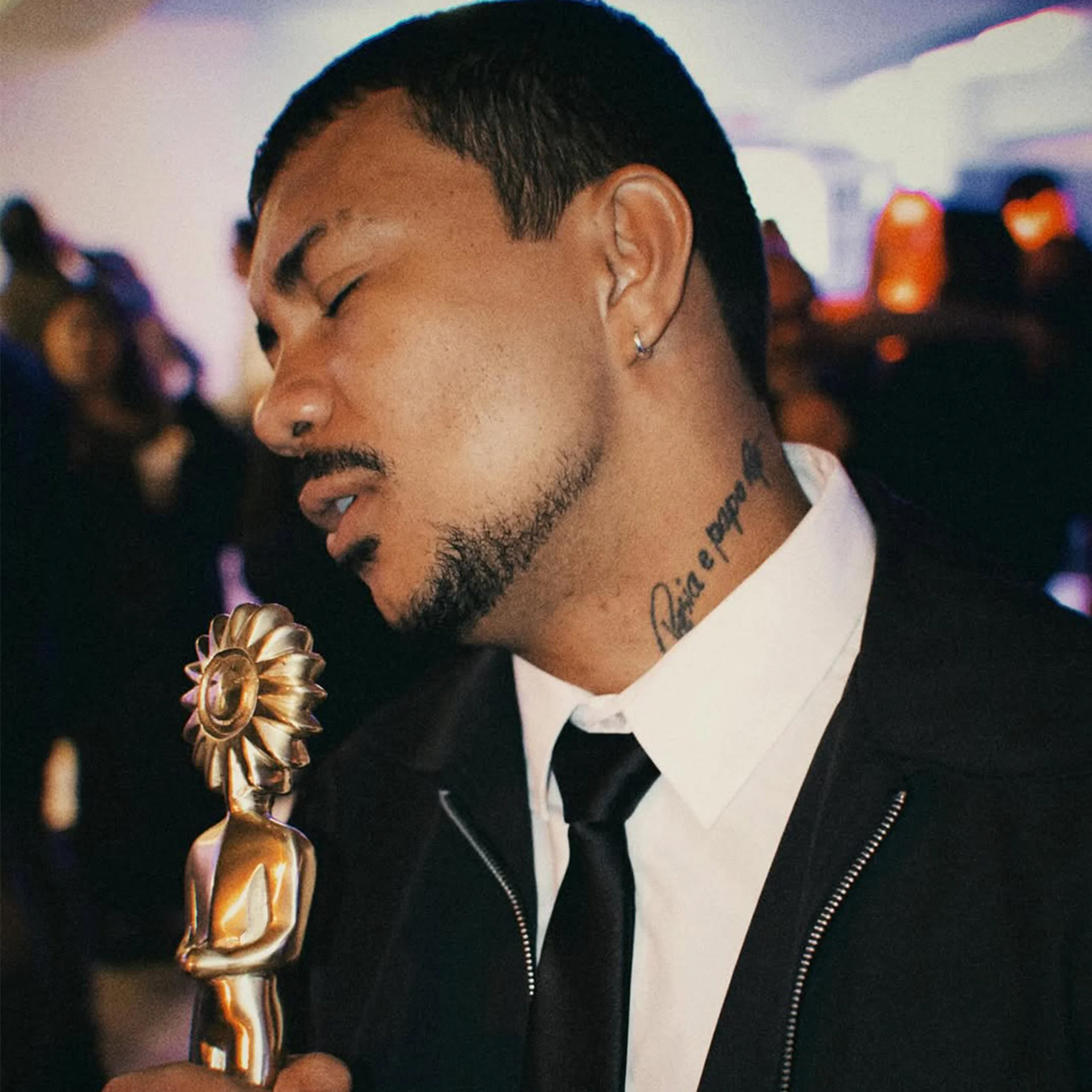 Xamã vence prêmio de Melhor Ator Coadjuvante no Festival de Gramado com estreia no cinema